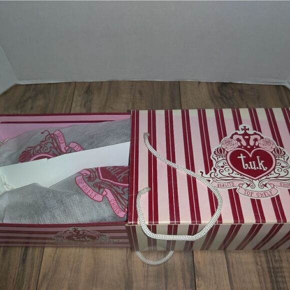 T.U.K. Women's Shoes Slip On Heels With Hummingbird Pattern Size: 5 - Picture 5 of 10